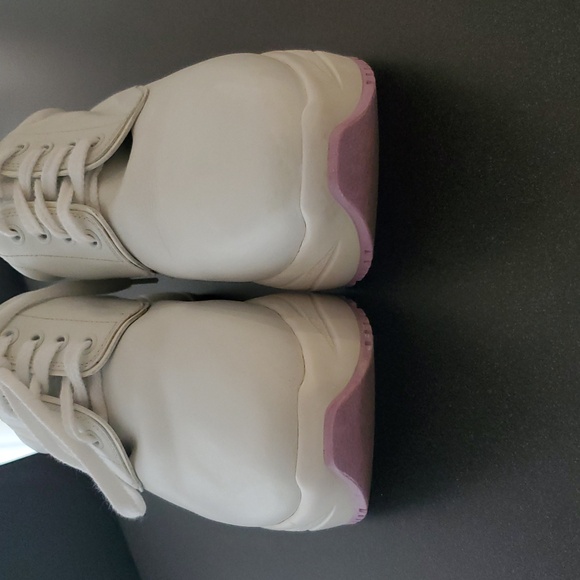 Celine Delivery White Calfskin Sneakers - Picture 5 of 16